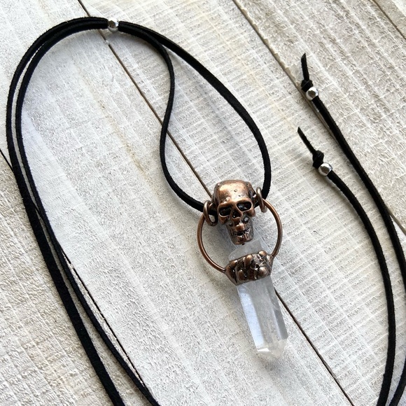 Skull crystal necklace . Clear crystal quartz electroplated copper skull leather - Picture 11 of 16